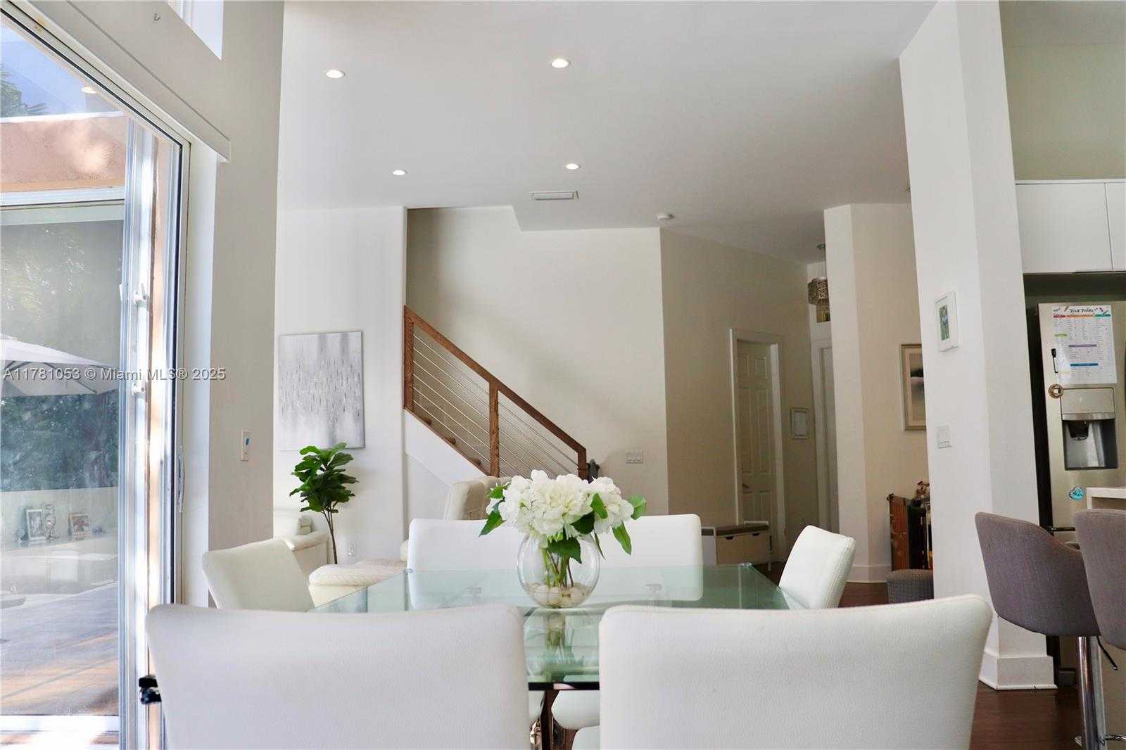 Small Image of 1410 SWEETBAY WAY, Hollywood Number 24