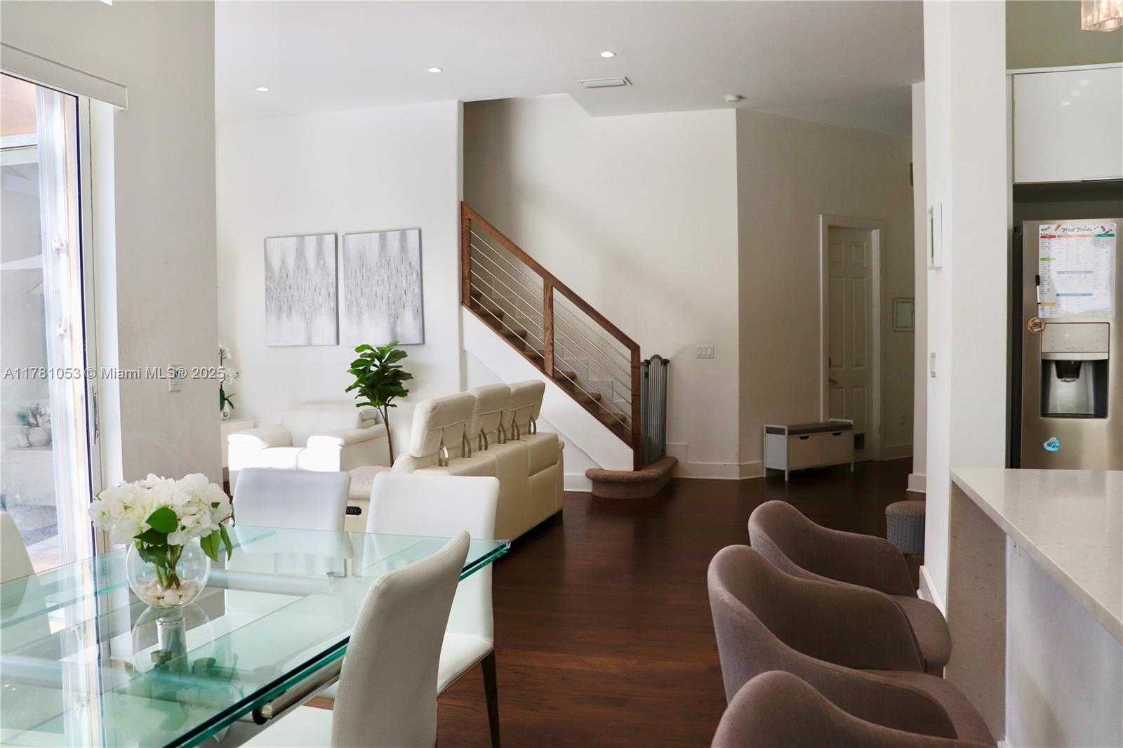 Small Image of 1410 SWEETBAY WAY, Hollywood Number 25