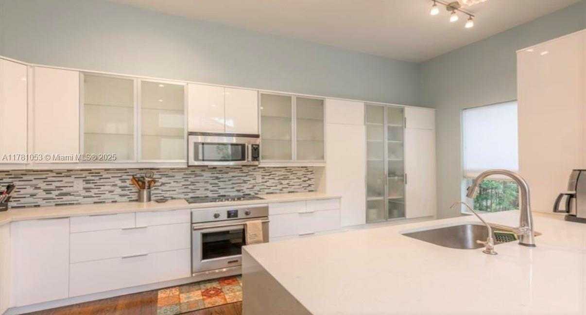 Small Image of 1410 SWEETBAY WAY, Hollywood Number 26