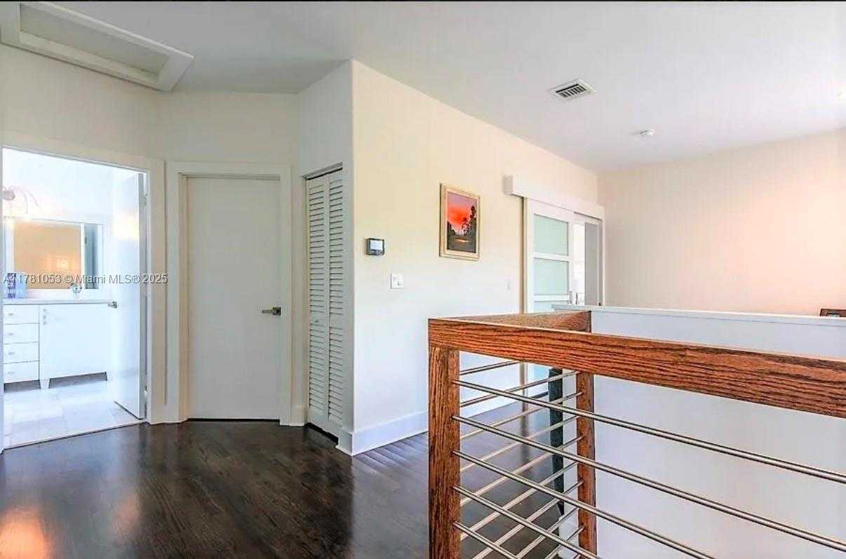 Small Image of 1410 SWEETBAY WAY, Hollywood Number 28