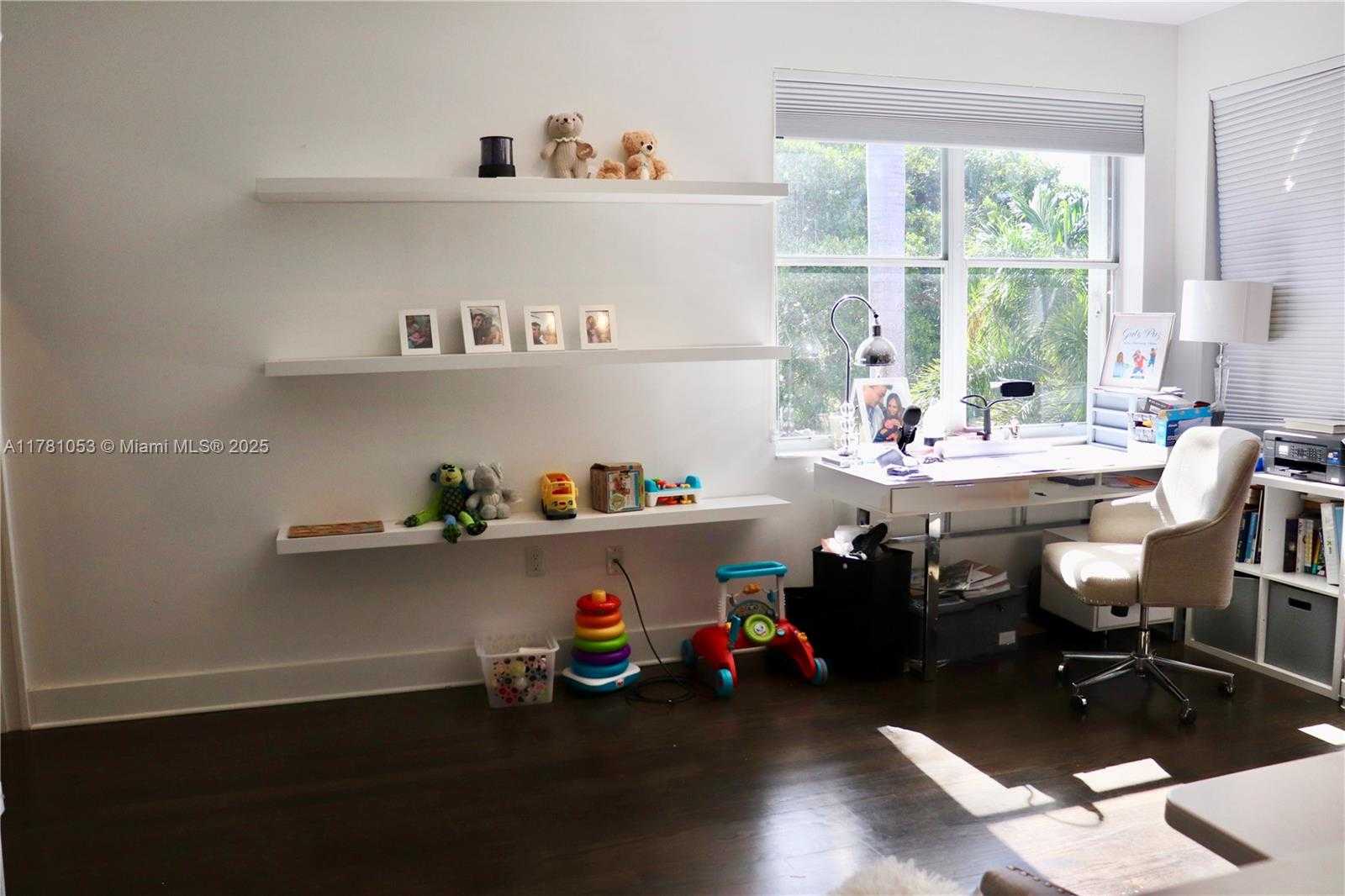 Small Image of 1410 SWEETBAY WAY, Hollywood Number 29