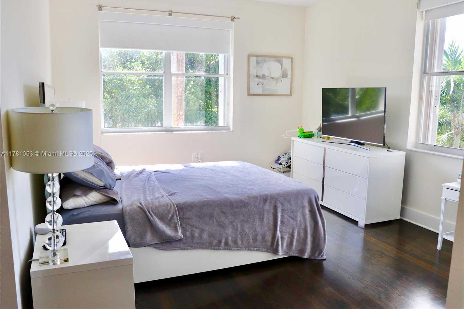 Small Image of 1410 SWEETBAY WAY, Hollywood Number 31