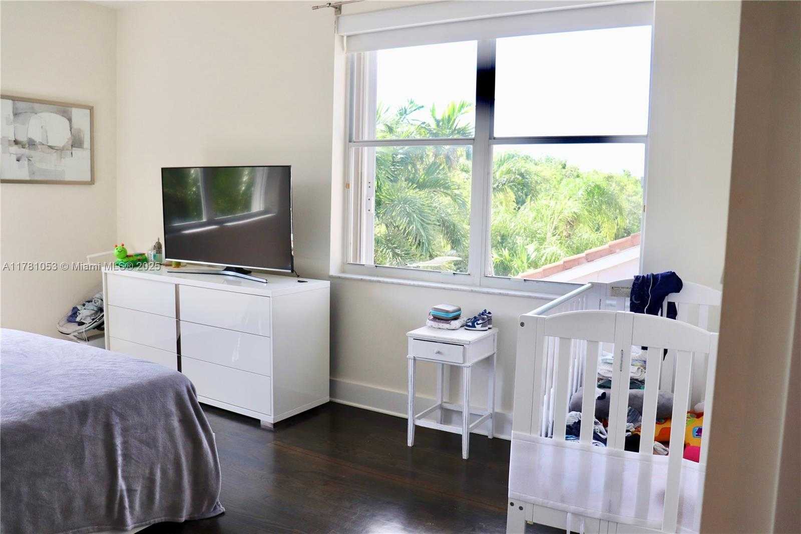 Small Image of 1410 SWEETBAY WAY, Hollywood Number 32