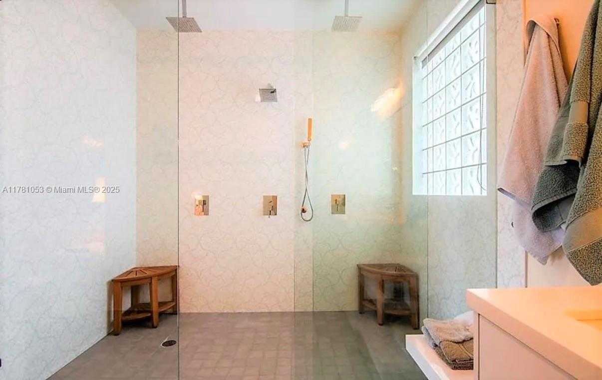 Small Image of 1410 SWEETBAY WAY, Hollywood Number 34