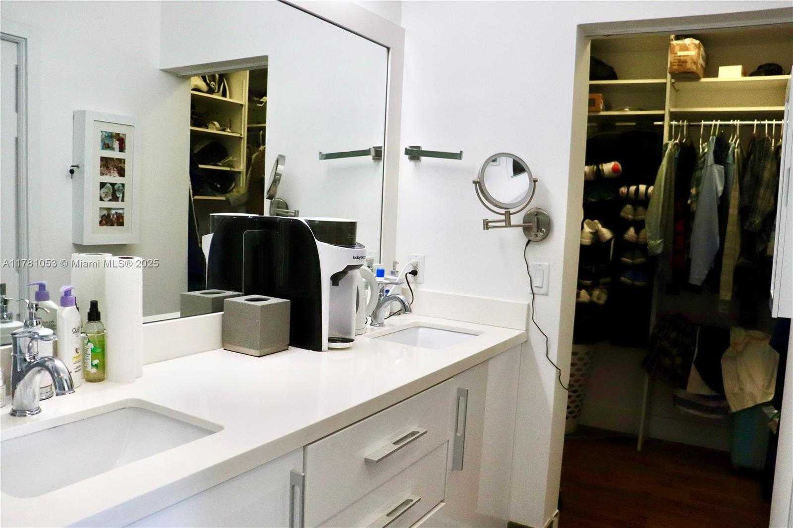 Small Image of 1410 SWEETBAY WAY, Hollywood Number 36