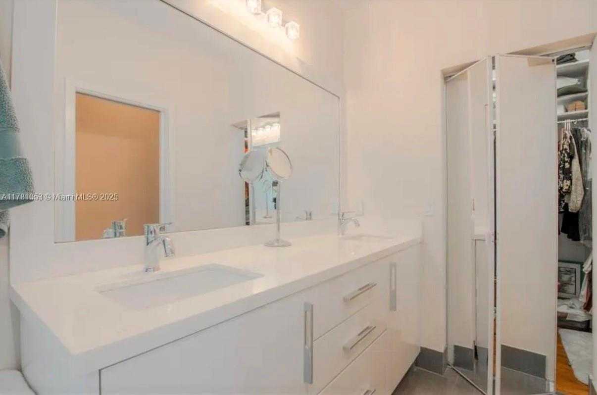 Small Image of 1410 SWEETBAY WAY, Hollywood Number 41