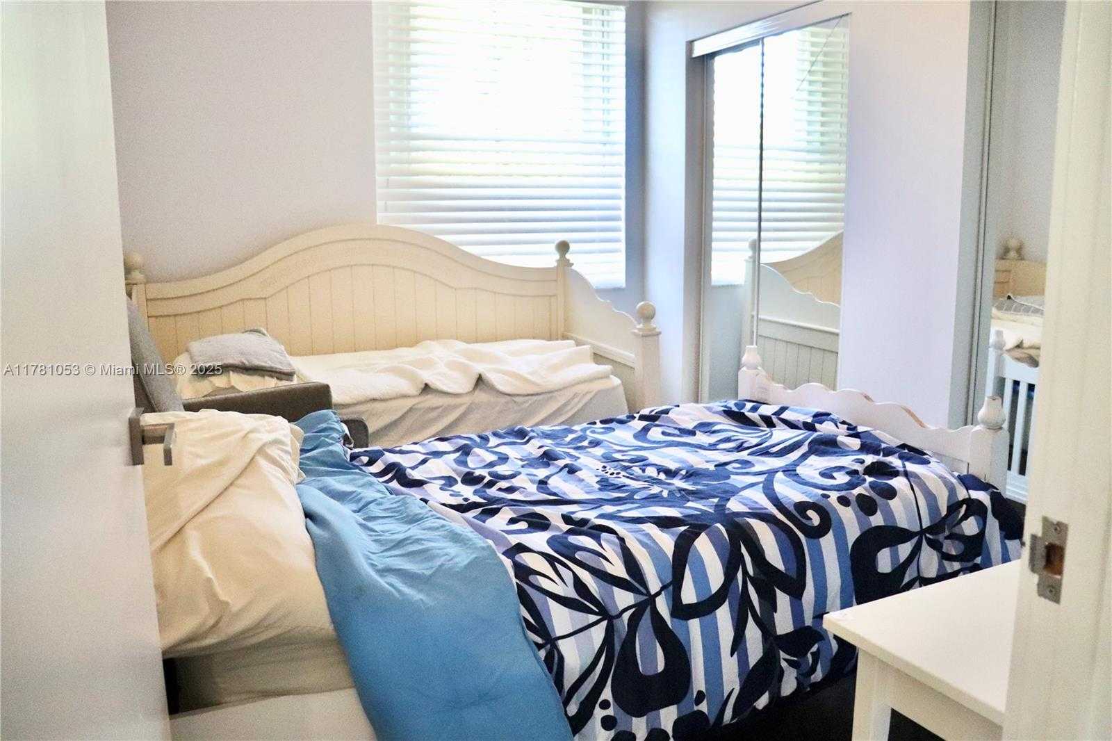 Small Image of 1410 SWEETBAY WAY, Hollywood Number 43