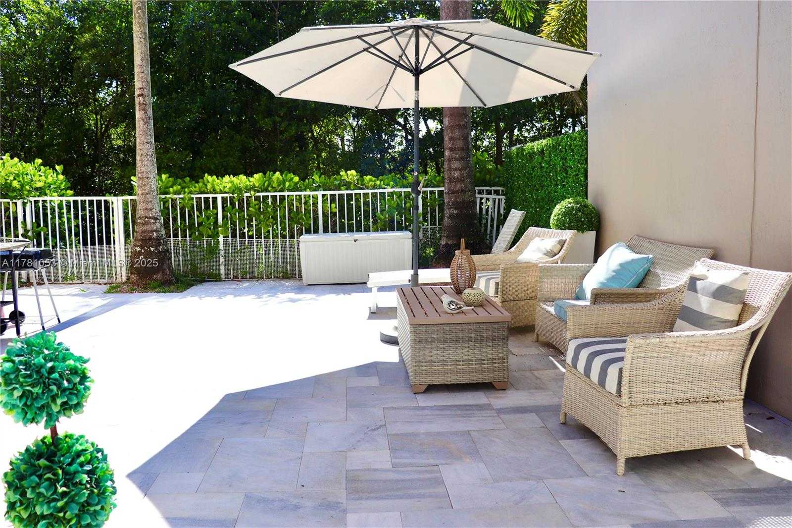 Small Image of 1410 SWEETBAY WAY, Hollywood Number 6