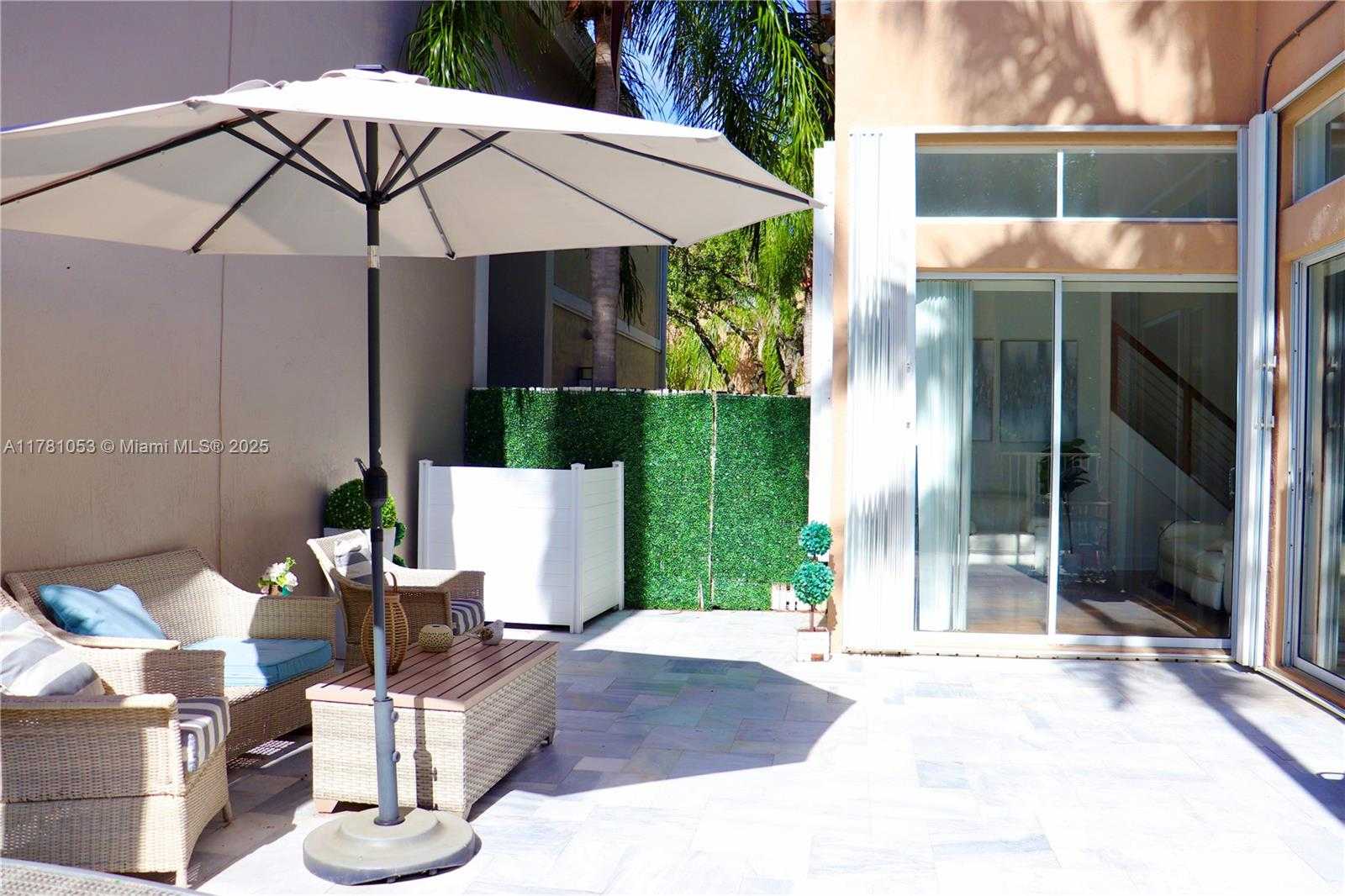Small Image of 1410 SWEETBAY WAY, Hollywood Number 8