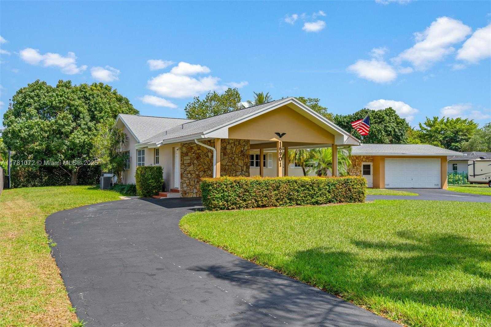 Small Image of 16901 SOUTH WEST 89TH AVE, Palmetto Bay Number 11