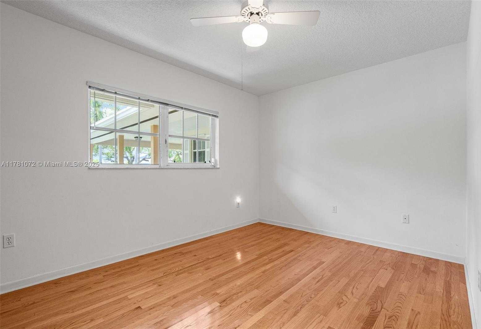 Small Image of 16901 SOUTH WEST 89TH AVE, Palmetto Bay Number 31