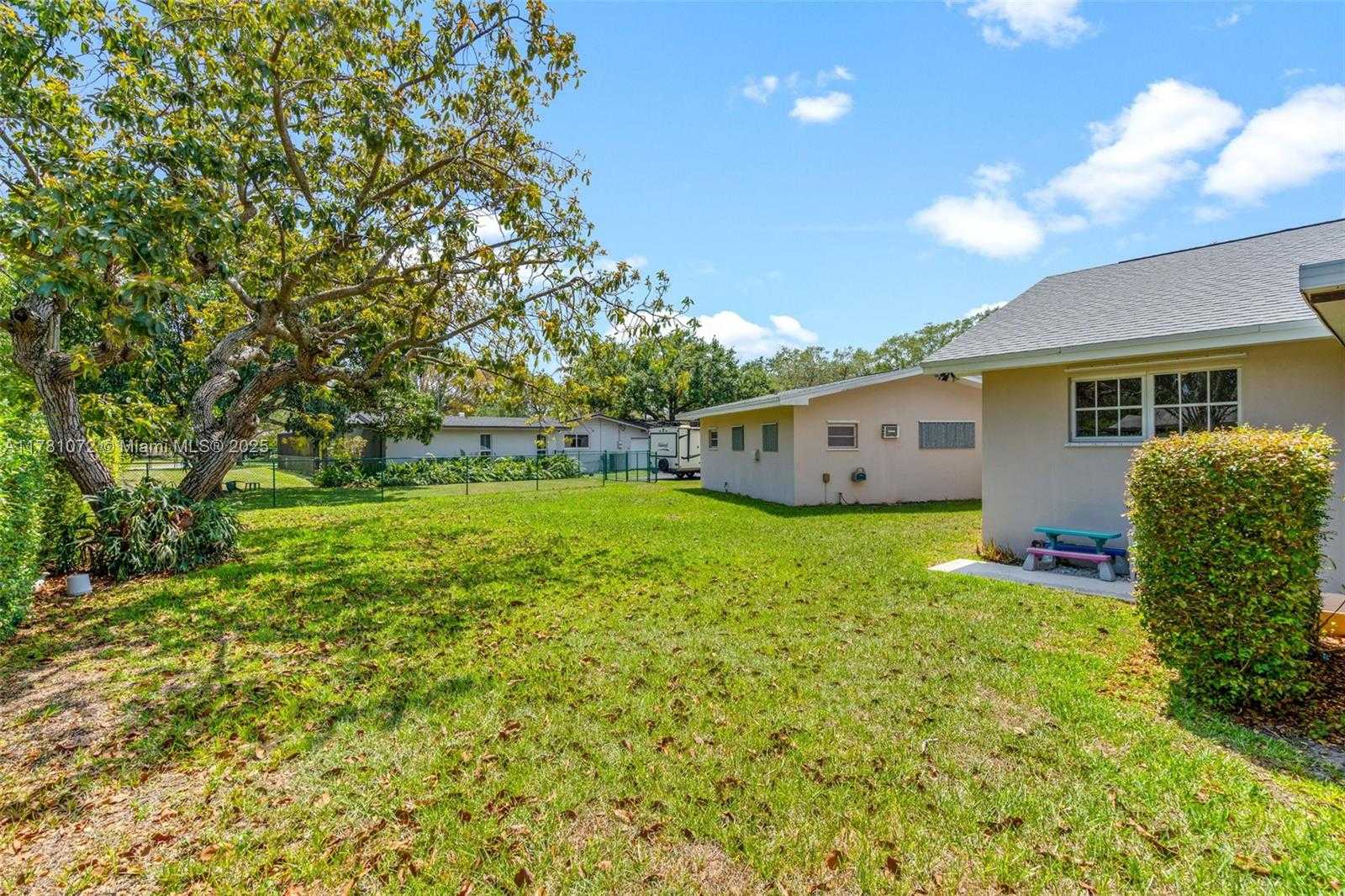 Small Image of 16901 SOUTH WEST 89TH AVE, Palmetto Bay Number 37