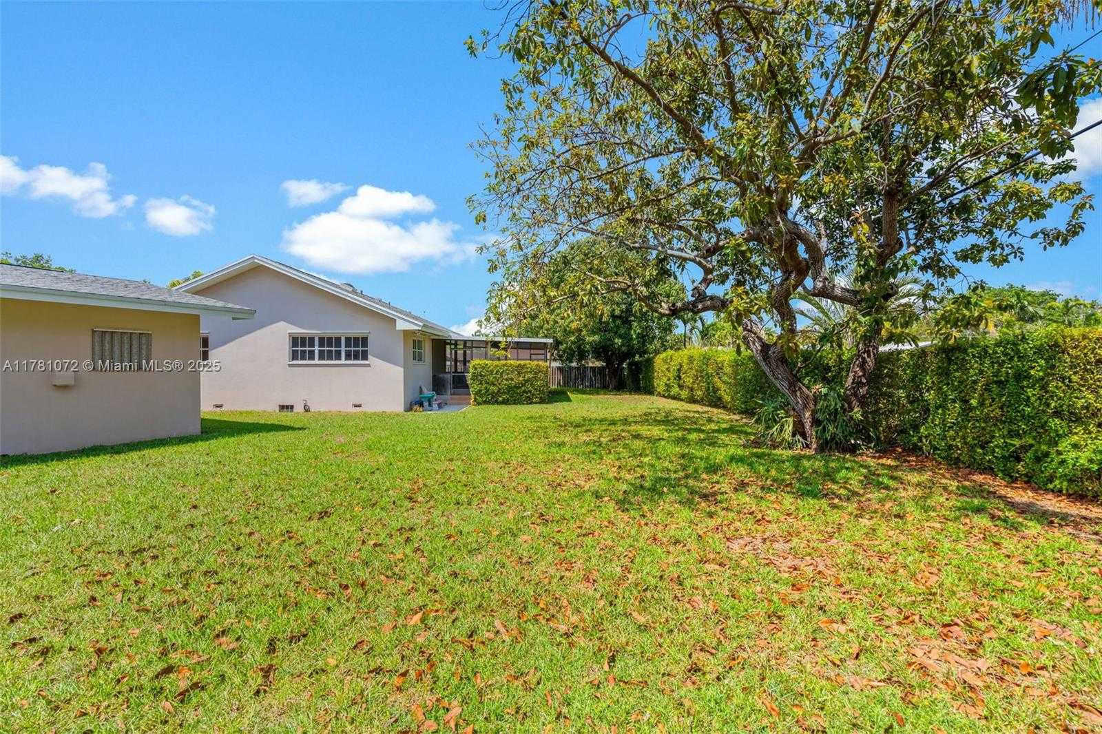 Small Image of 16901 SOUTH WEST 89TH AVE, Palmetto Bay Number 38