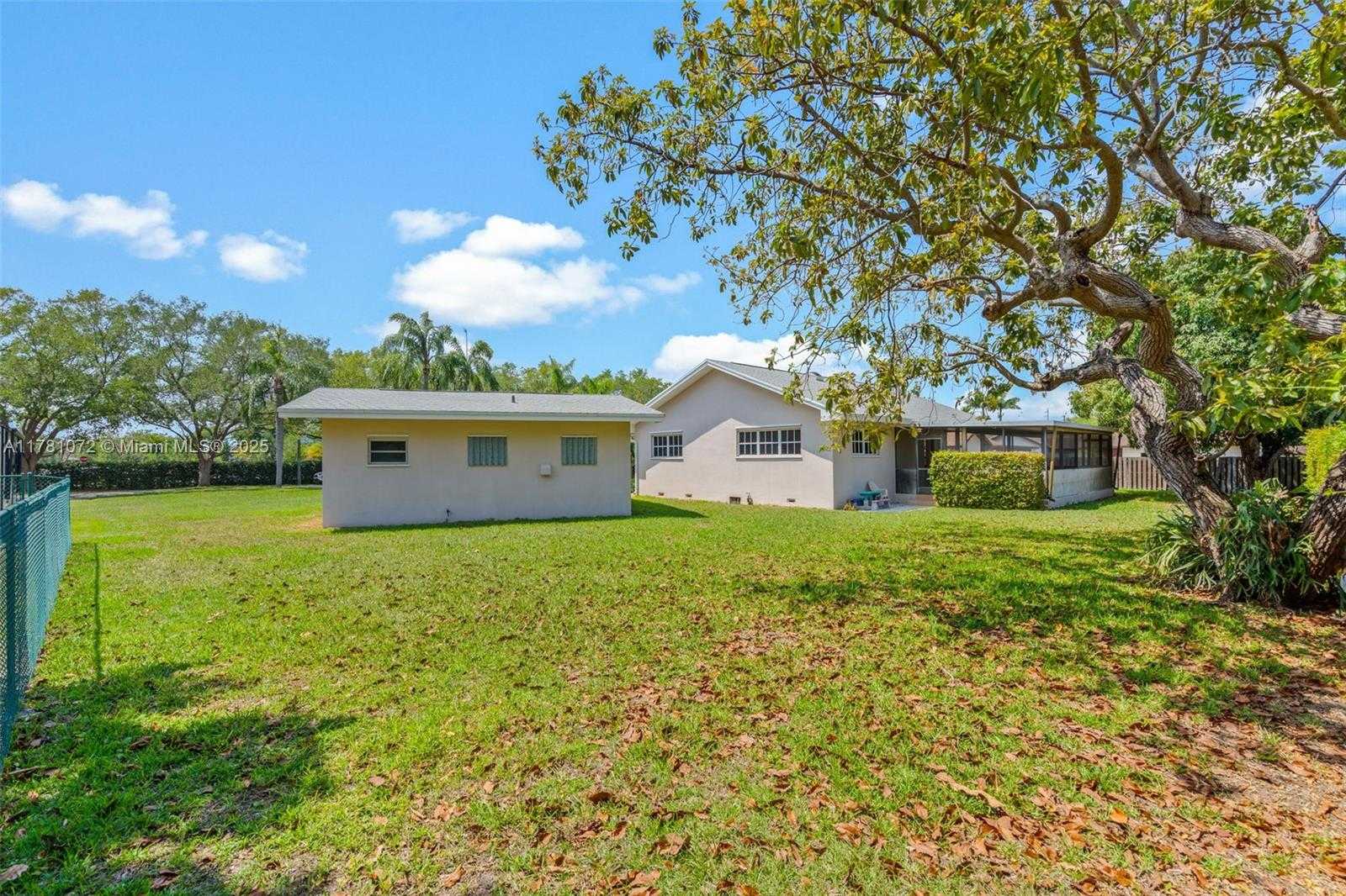 Small Image of 16901 SOUTH WEST 89TH AVE, Palmetto Bay Number 39