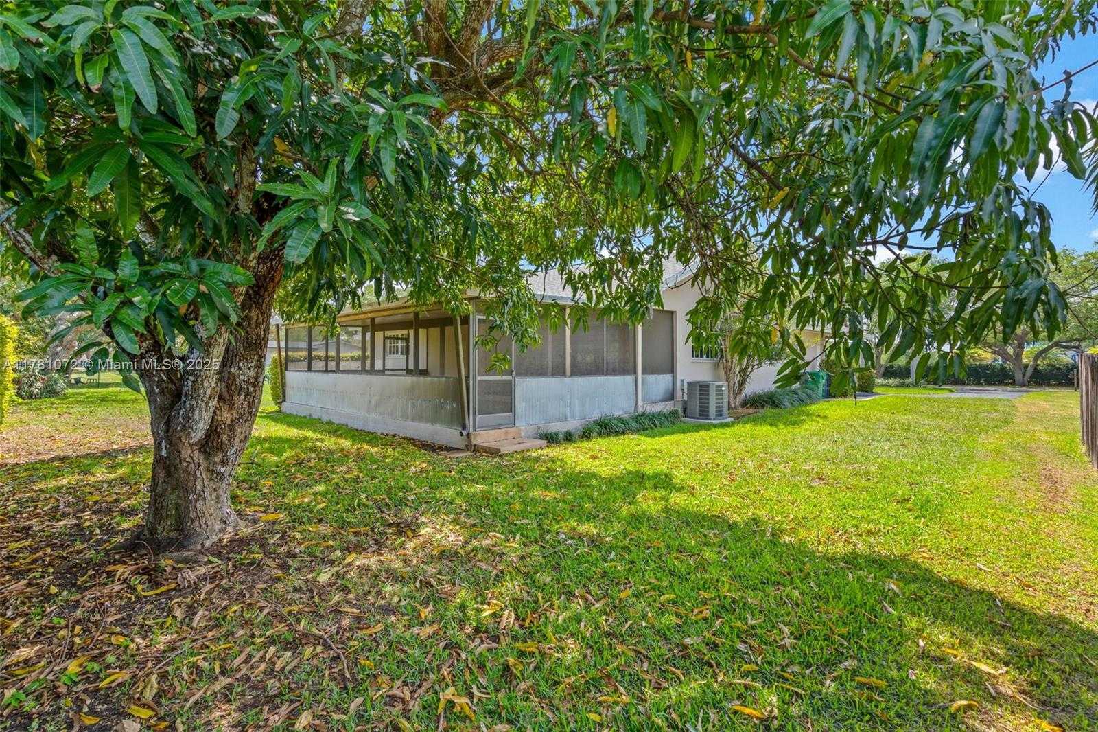 Small Image of 16901 SOUTH WEST 89TH AVE, Palmetto Bay Number 41