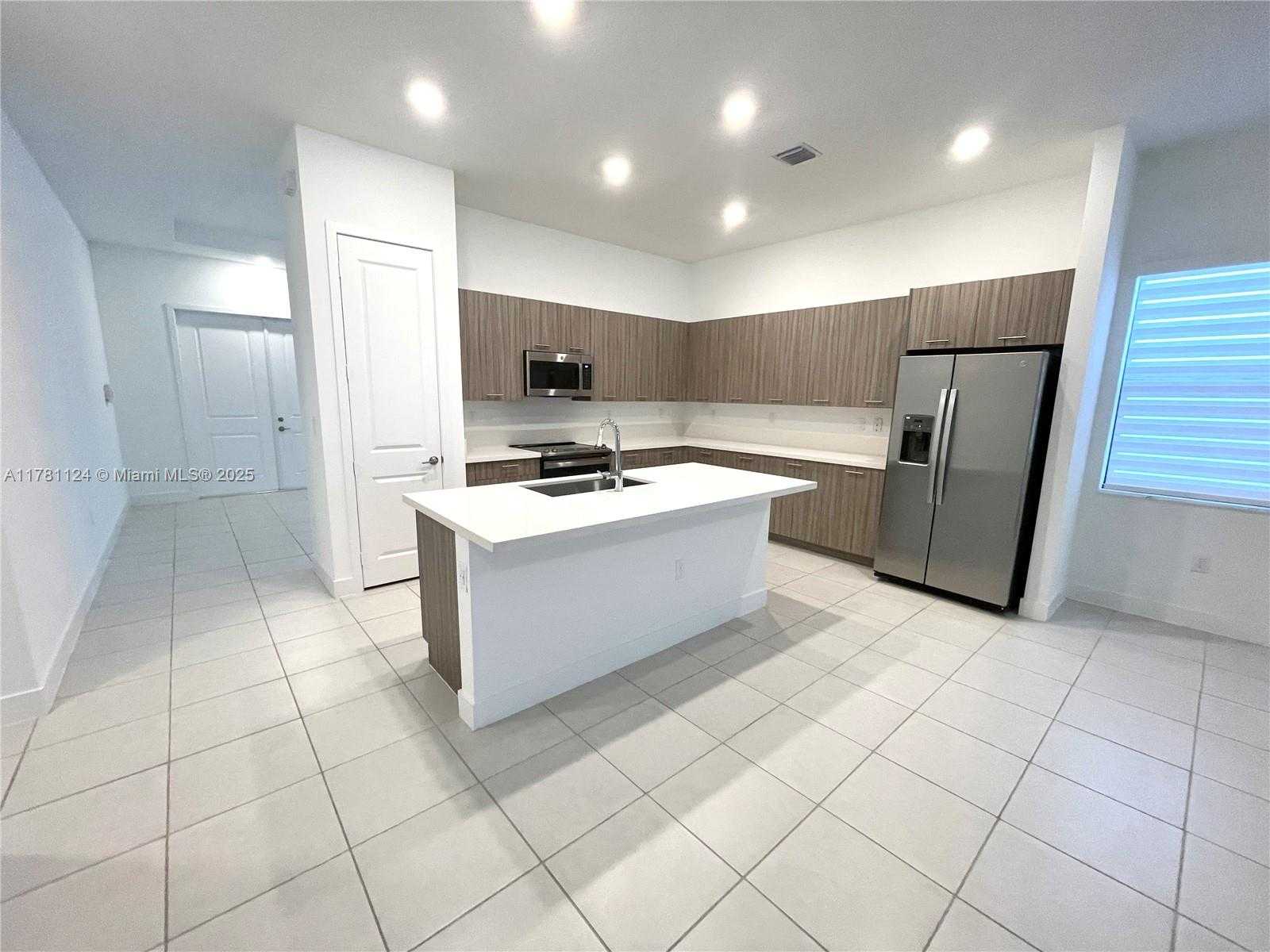 Small Image of 4506 SOUTH WEST 174TH AVE, Miramar Number 3