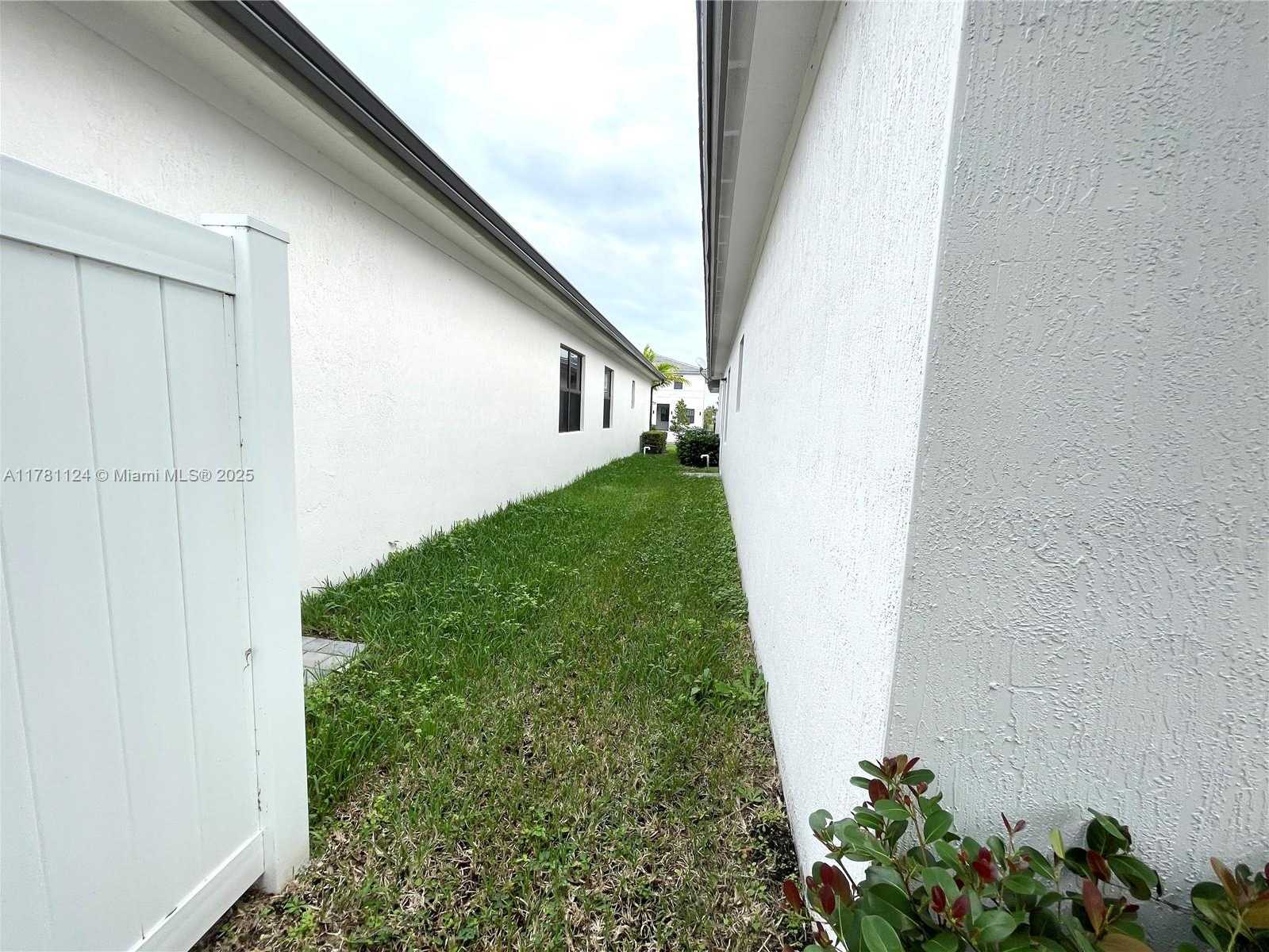 Small Image of 4506 SOUTH WEST 174TH AVE, Miramar Number 53