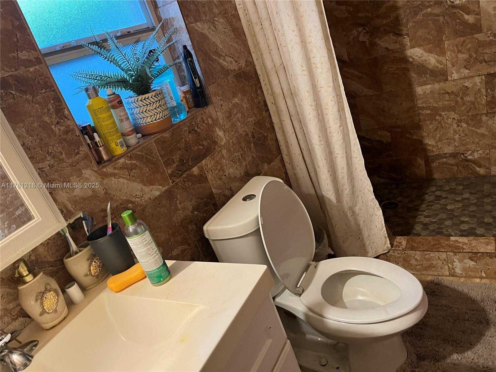 Small Image of 6546 SOUTH WEST 20TH CT, Miramar Number 2