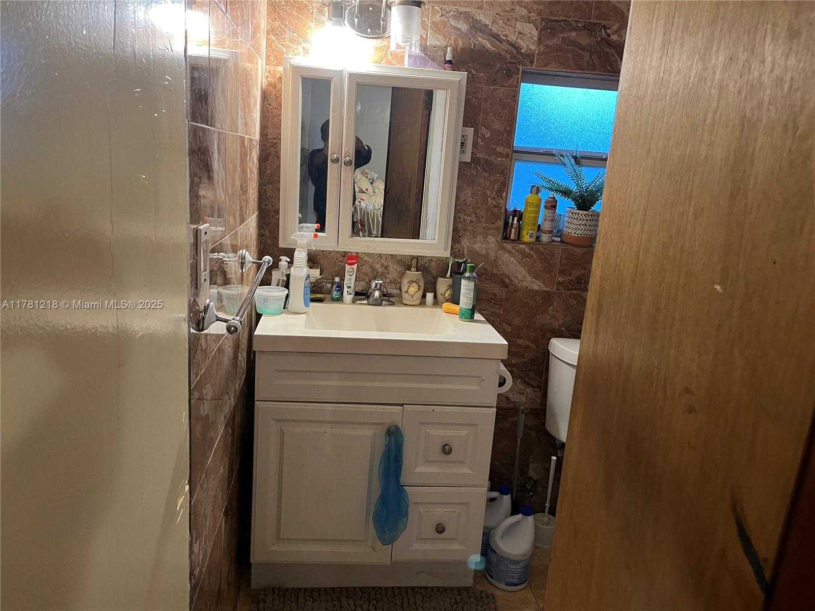 Small Image of 6546 SOUTH WEST 20TH CT, Miramar Number 3