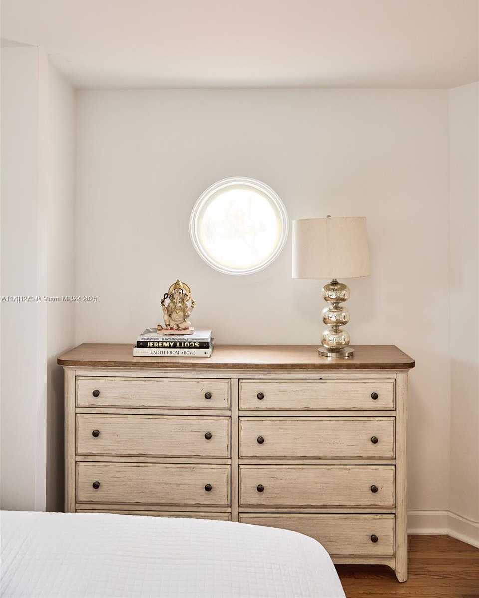 Small Image of 4951 CHEROKEE AVE, Miami Beach Number 14