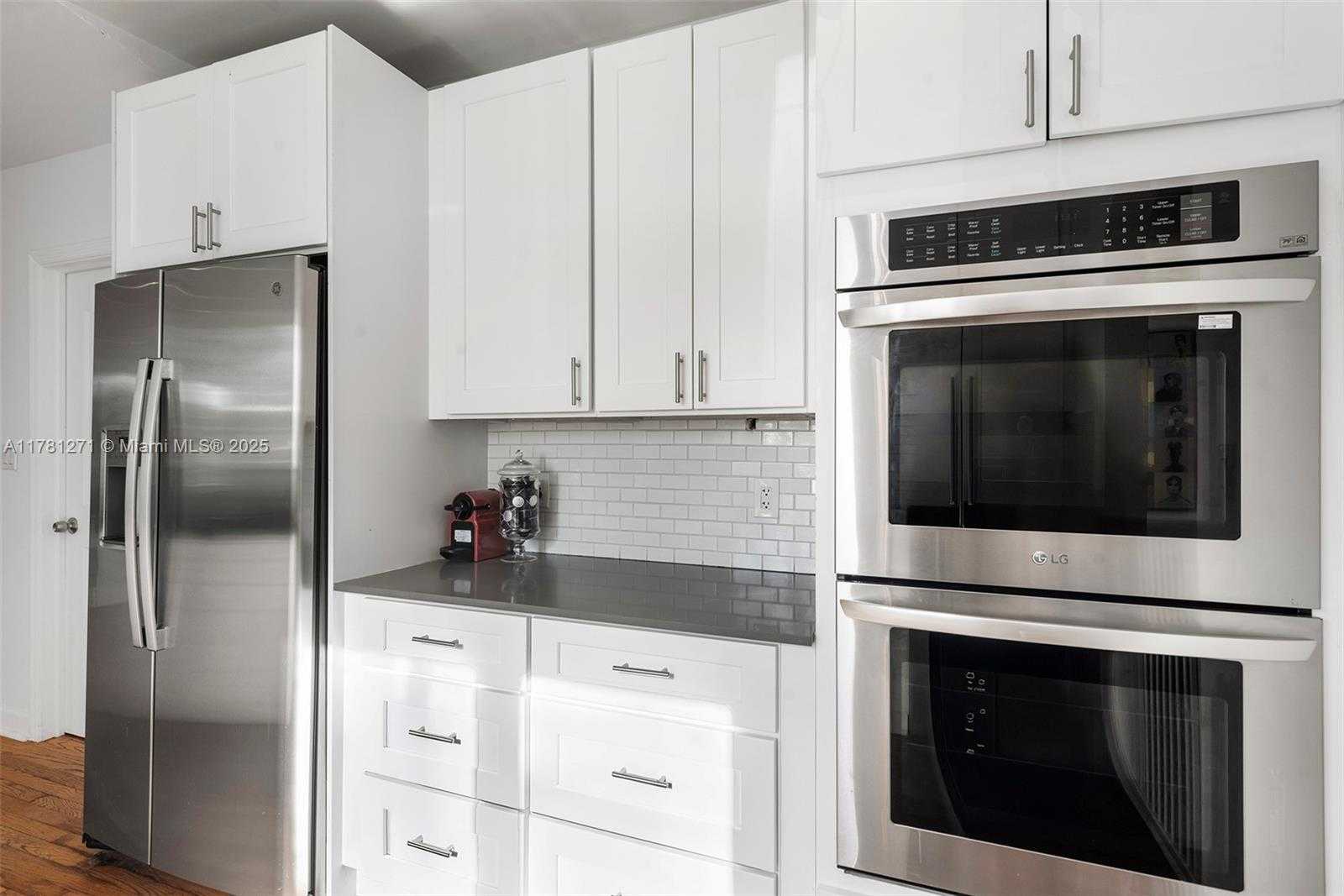 Small Image of 4951 CHEROKEE AVE, Miami Beach Number 17