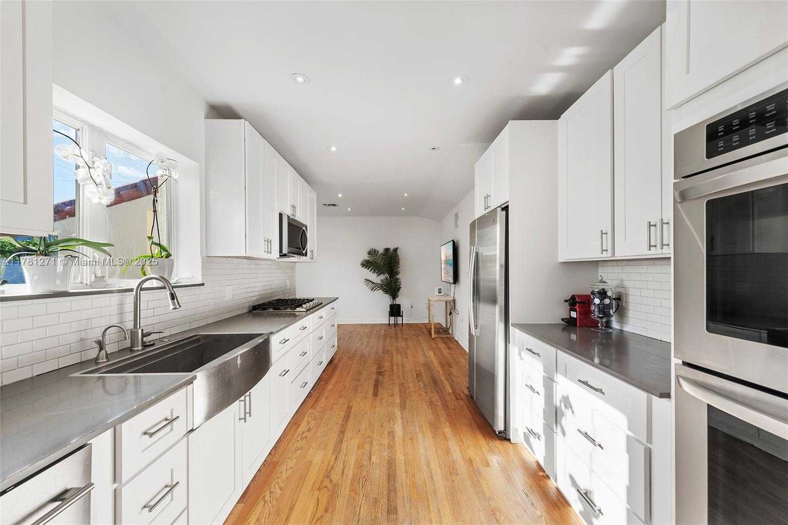 Small Image of 4951 CHEROKEE AVE, Miami Beach Number 18