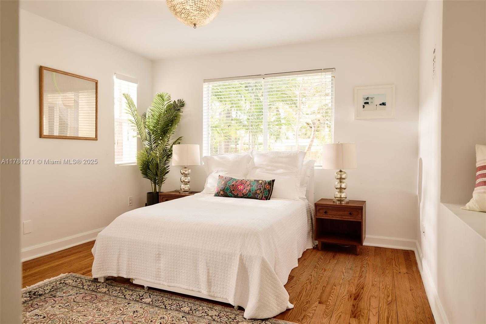 Small Image of 4951 CHEROKEE AVE, Miami Beach Number 19