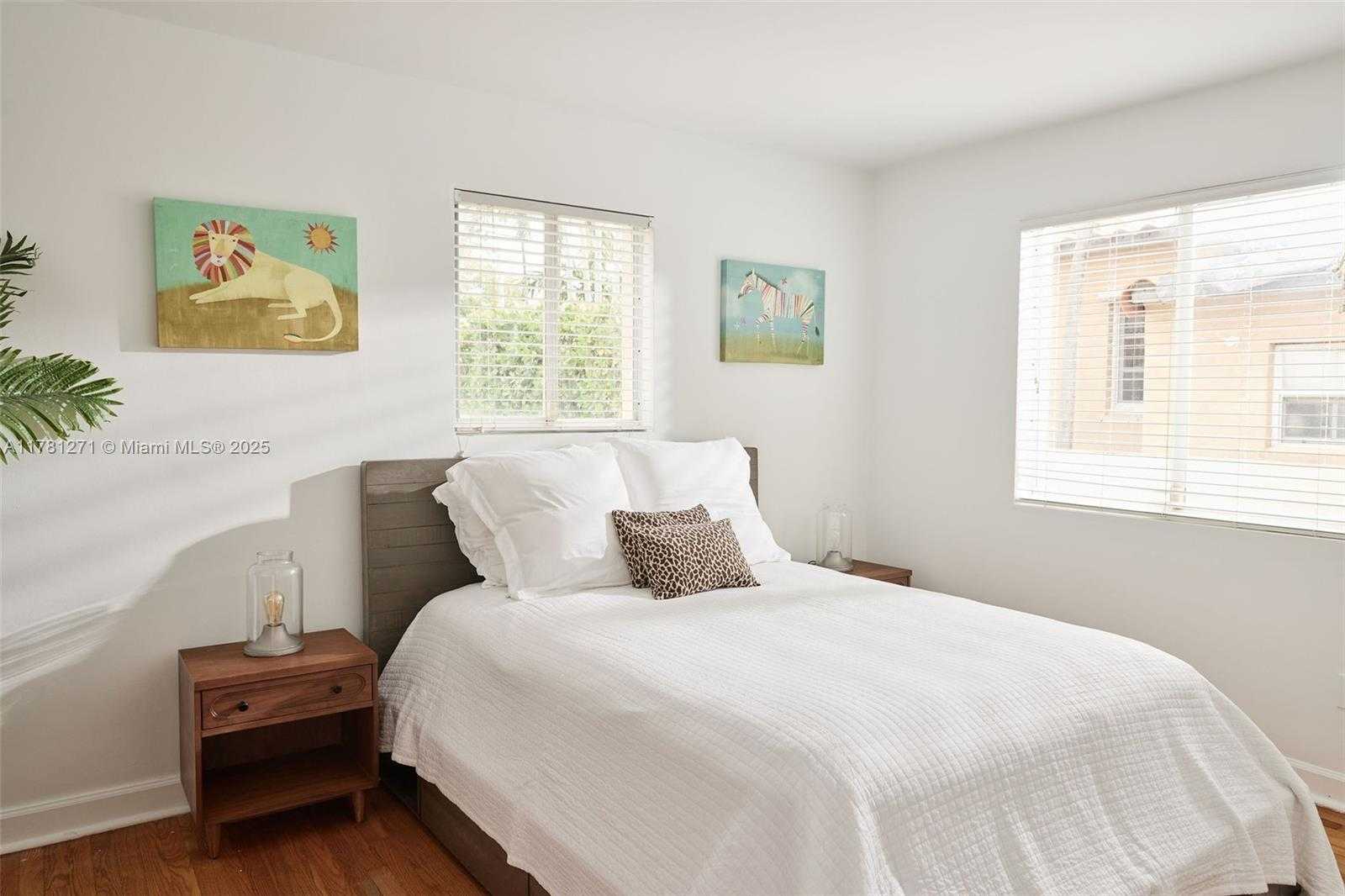 Small Image of 4951 CHEROKEE AVE, Miami Beach Number 20