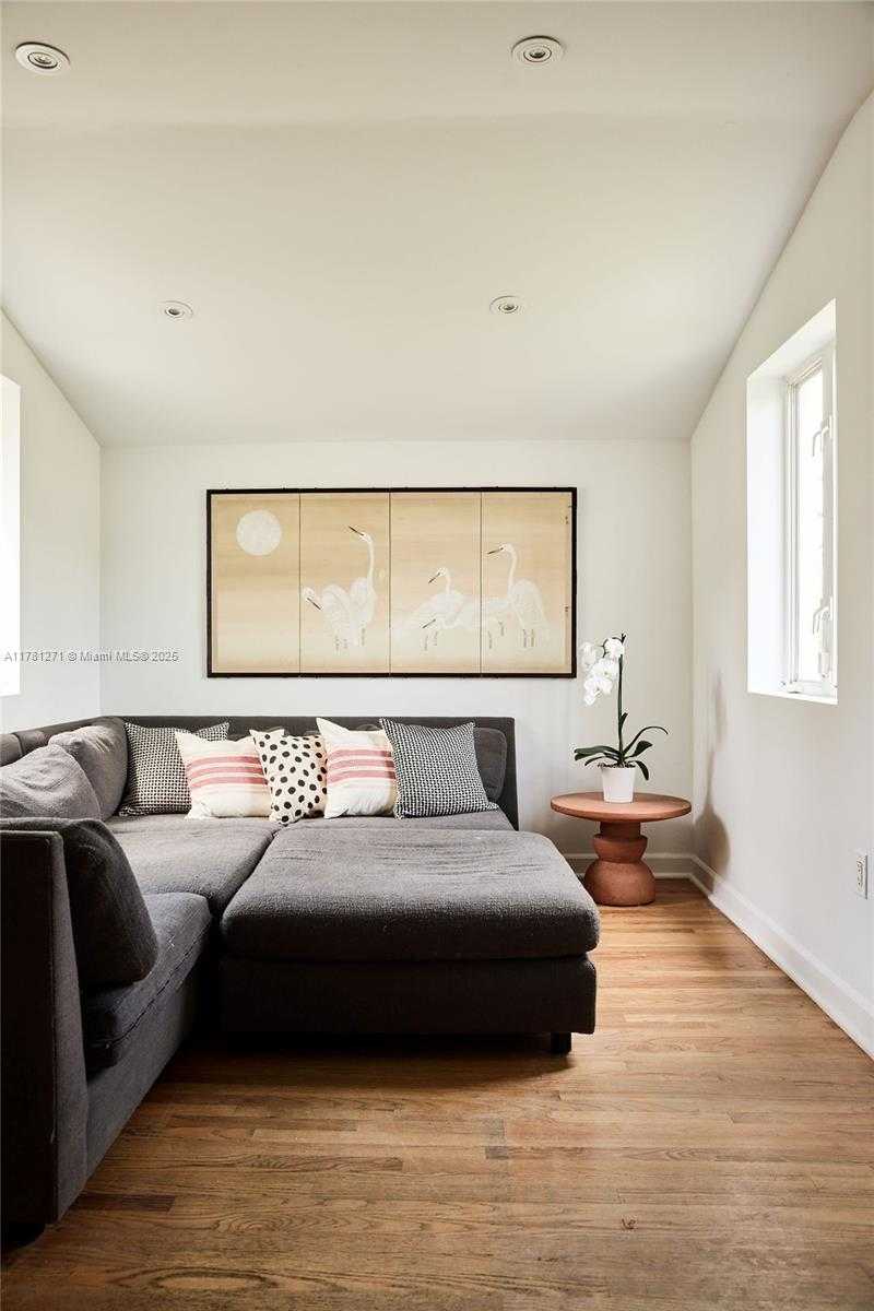 Small Image of 4951 CHEROKEE AVE, Miami Beach Number 22