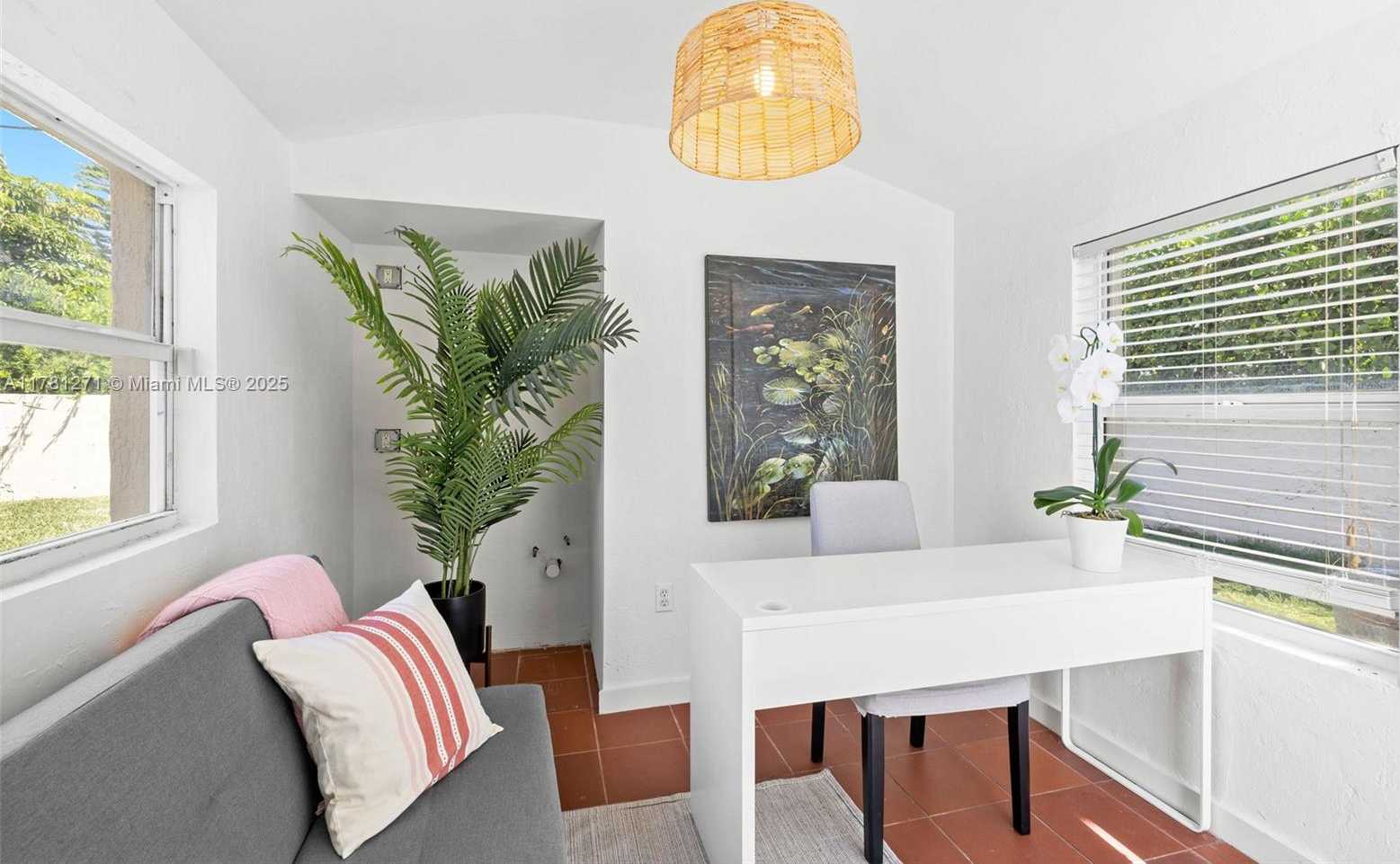 Small Image of 4951 CHEROKEE AVE, Miami Beach Number 24