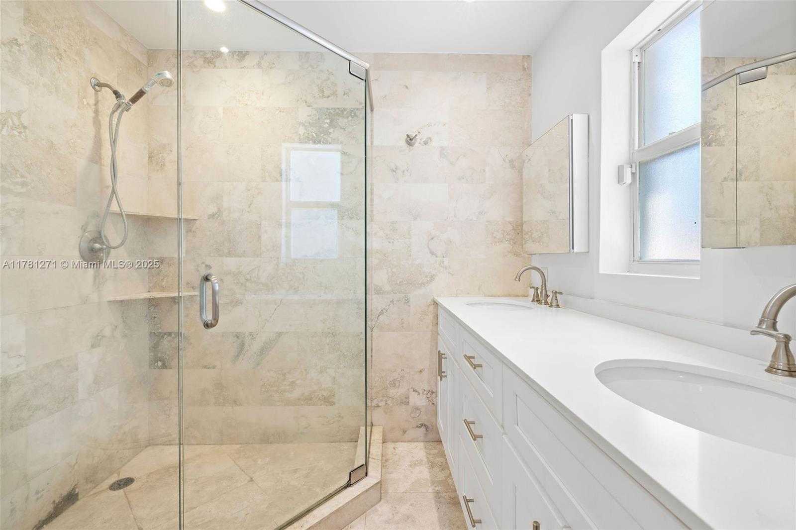 Small Image of 4951 CHEROKEE AVE, Miami Beach Number 25