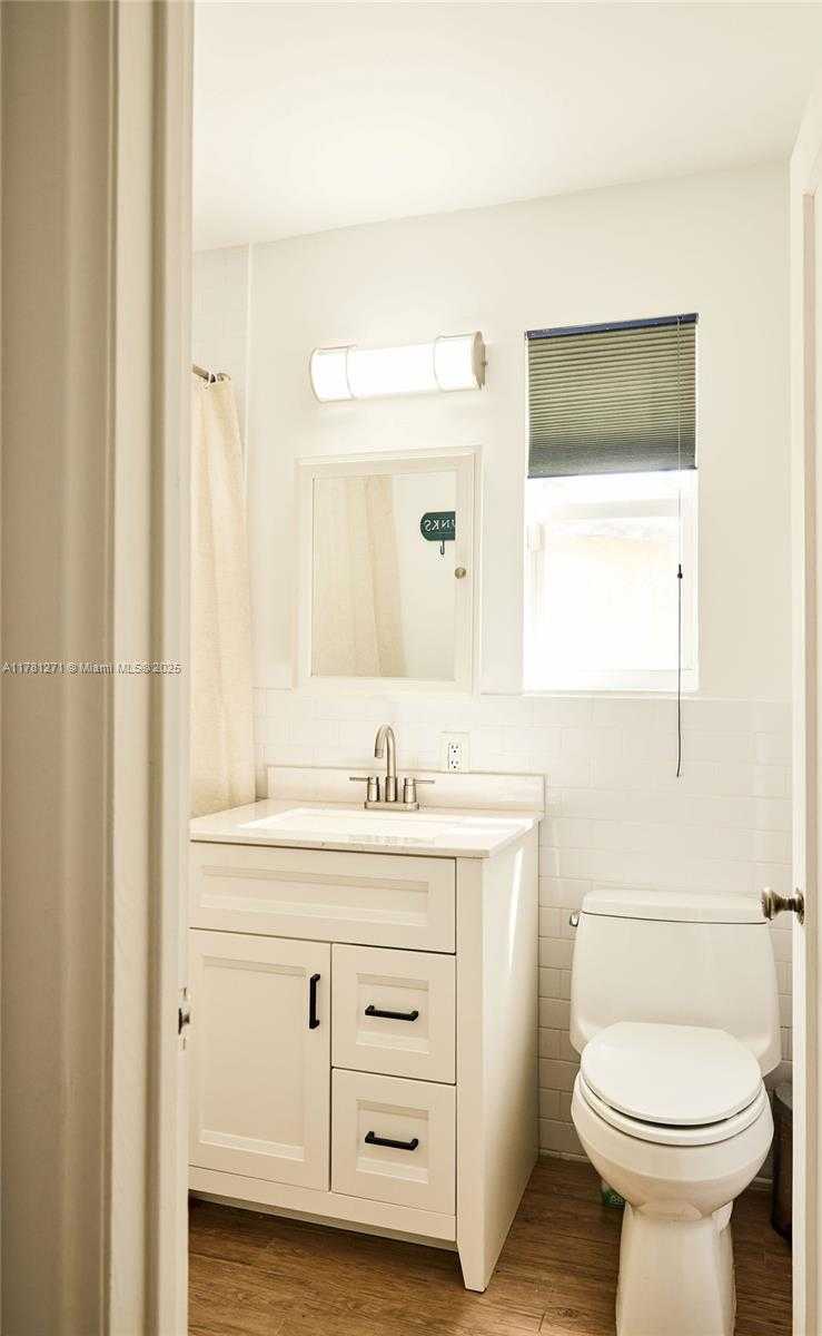 Small Image of 4951 CHEROKEE AVE, Miami Beach Number 26