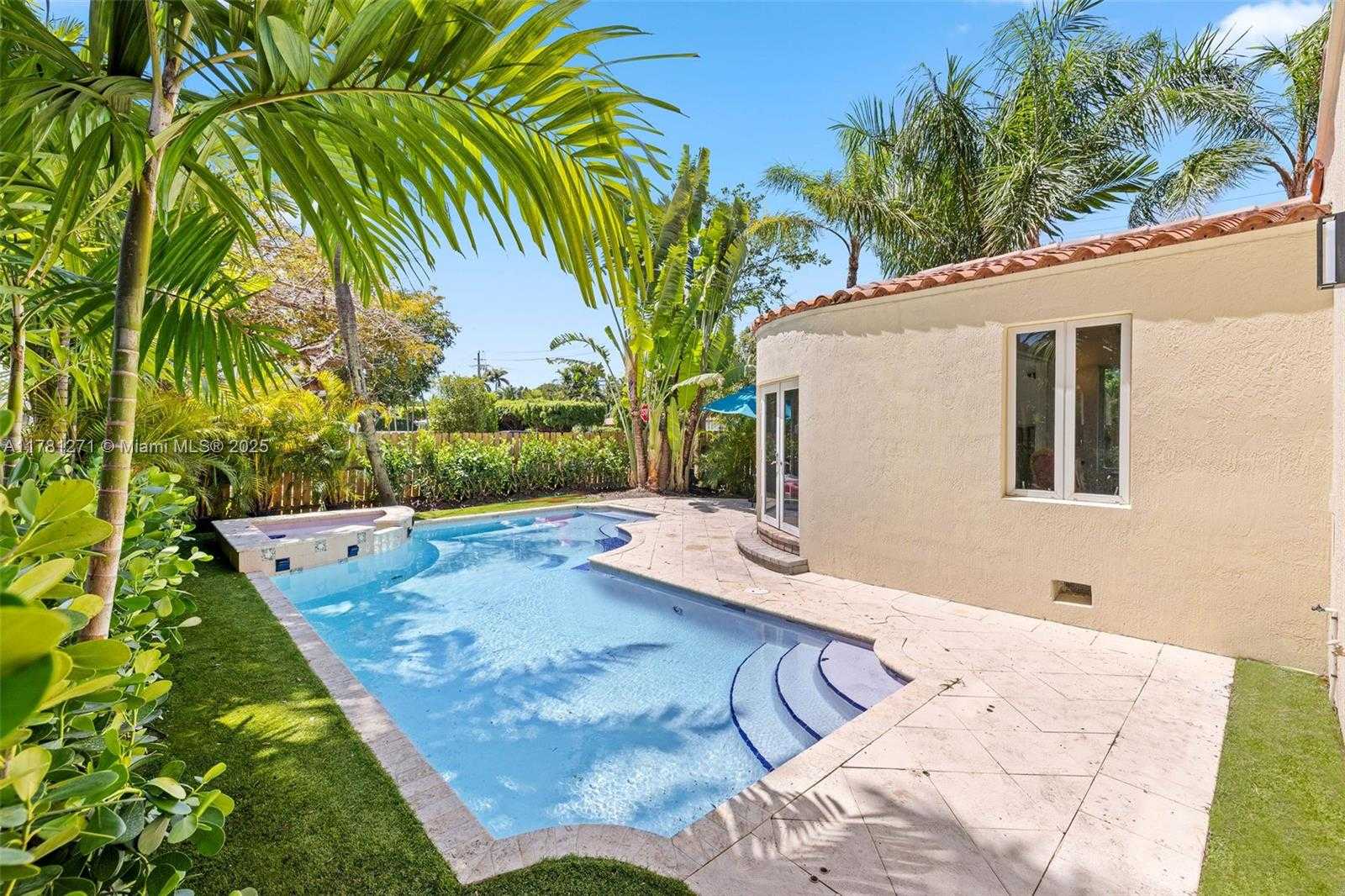 Small Image of 4951 CHEROKEE AVE, Miami Beach Number 28