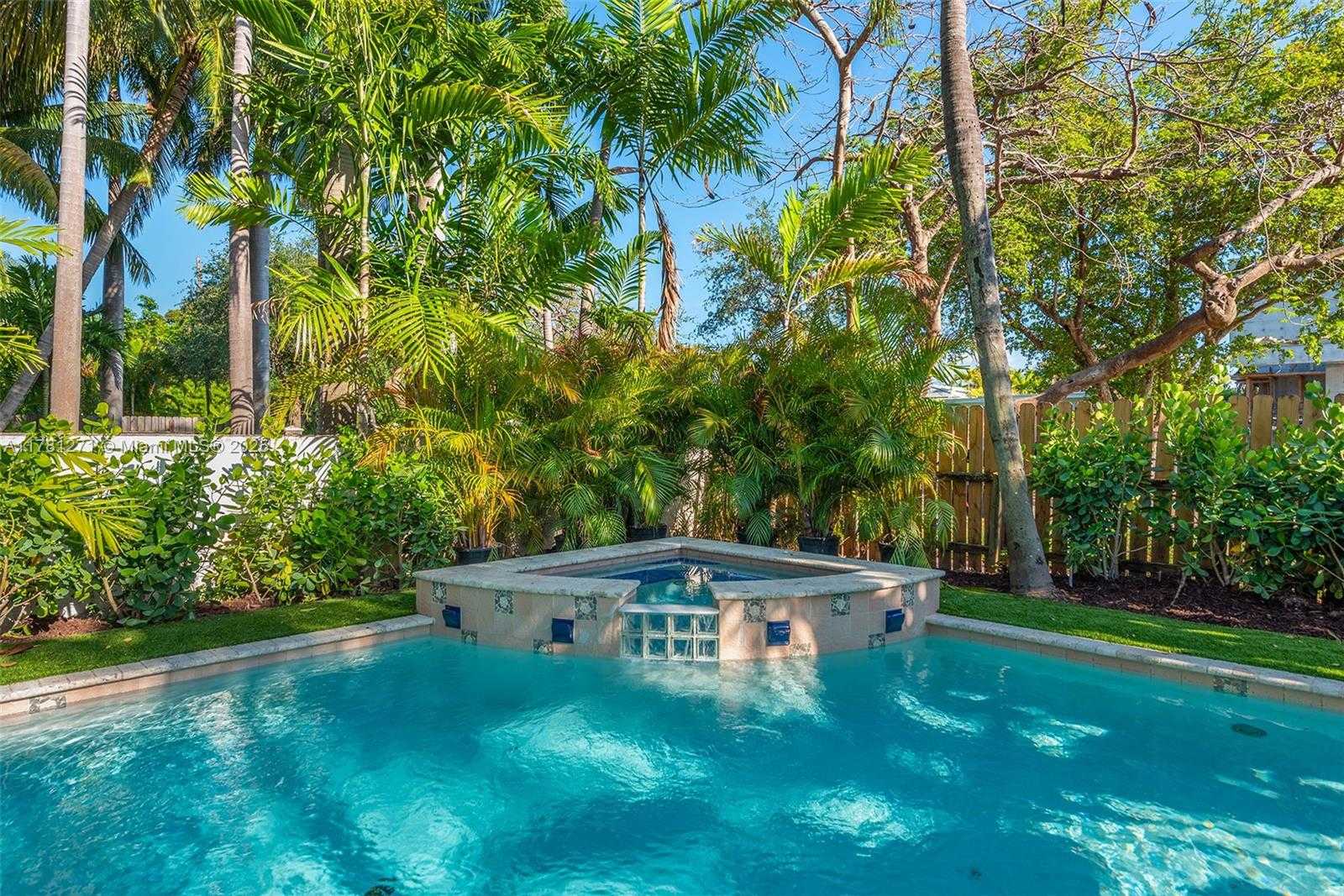 Small Image of 4951 CHEROKEE AVE, Miami Beach Number 29