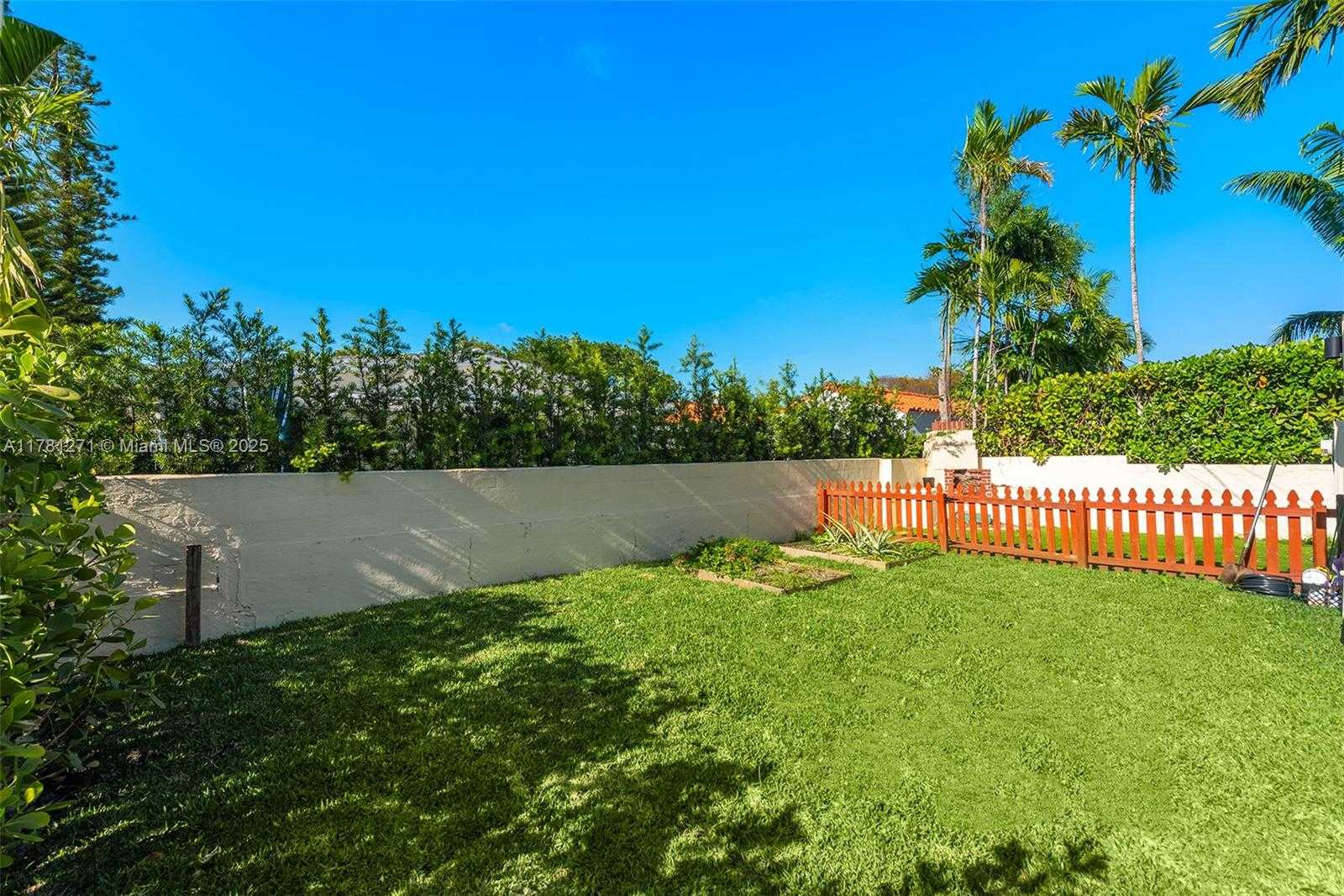 Small Image of 4951 CHEROKEE AVE, Miami Beach Number 31