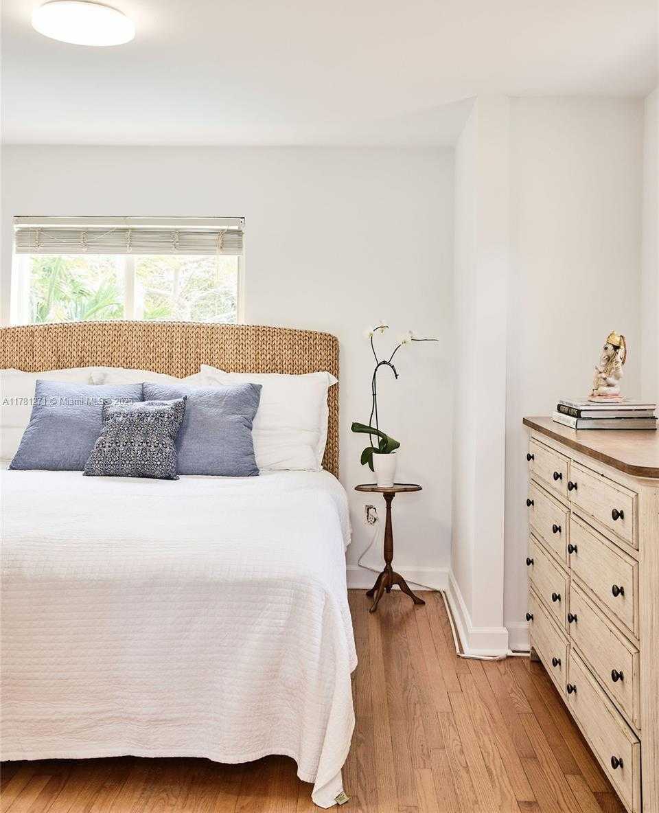 Small Image of 4951 CHEROKEE AVE, Miami Beach Number 32