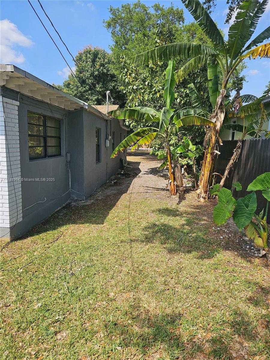 Small Image of 2255 NORTH WEST 85TH ST, Miami Number 4