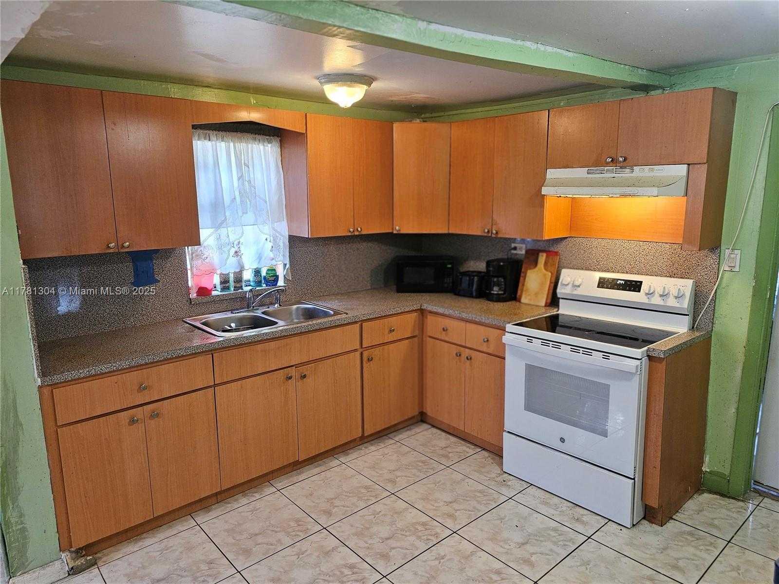 Small Image of 2255 NORTH WEST 85TH ST, Miami Number 7