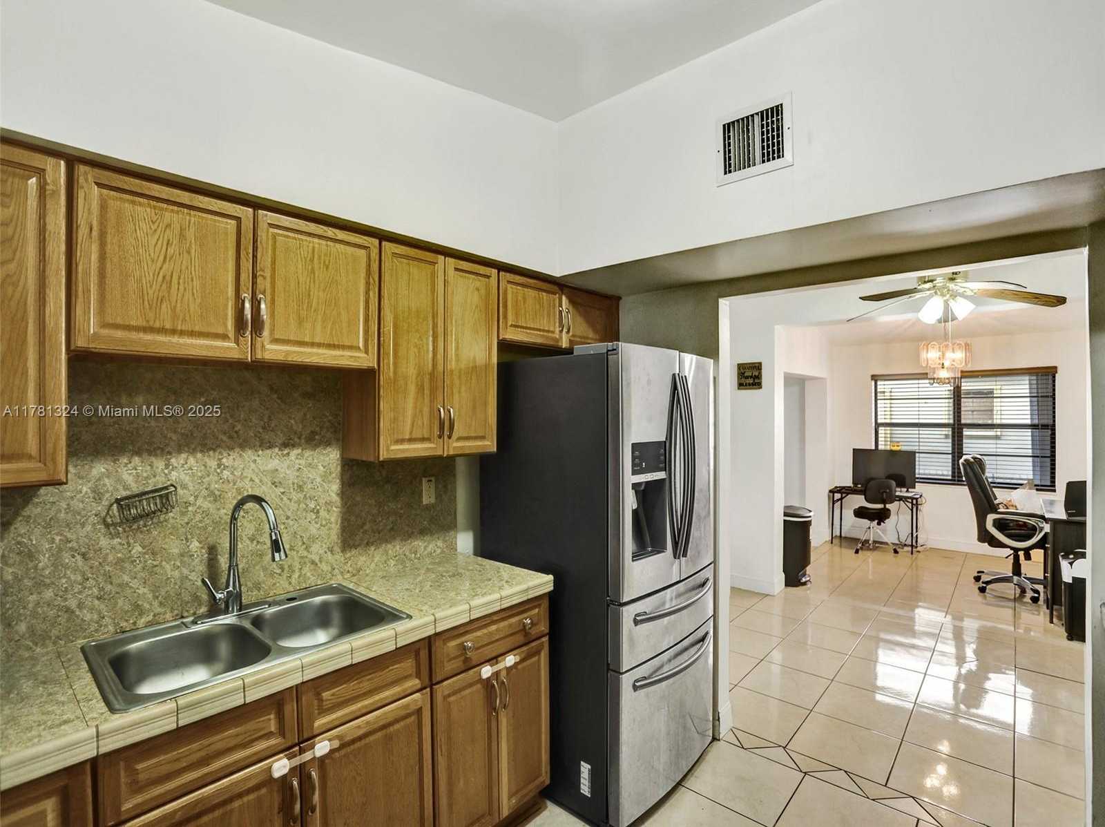 Small Image of 410 NORTH EAST 171ST TER, North Miami Beach Number 10