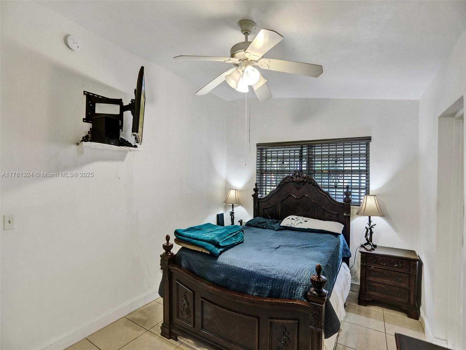 Small Image of 410 NORTH EAST 171ST TER, North Miami Beach Number 15