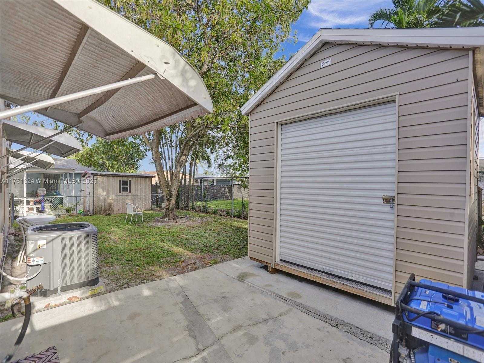 Small Image of 410 NORTH EAST 171ST TER, North Miami Beach Number 24