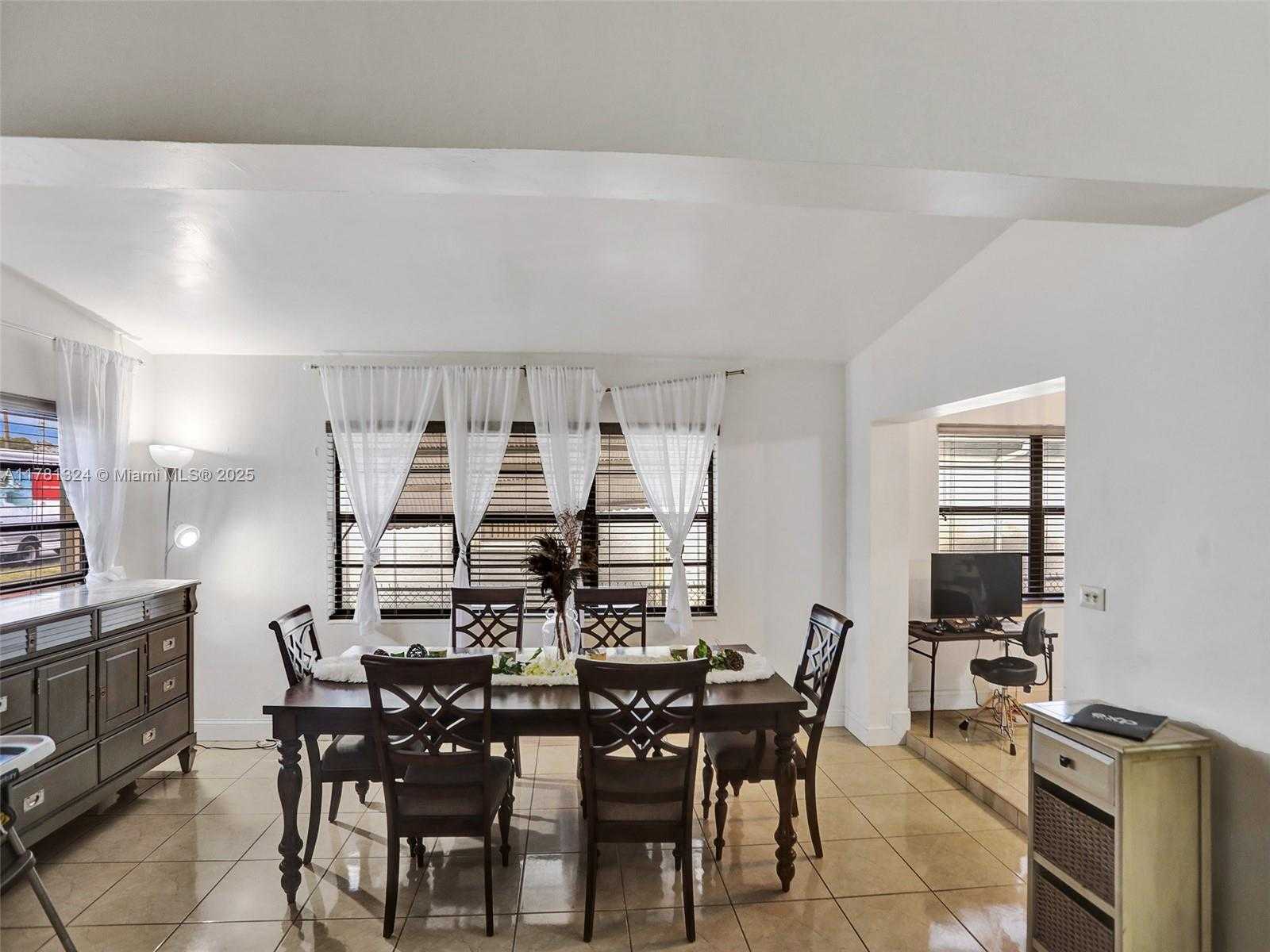 Small Image of 410 NORTH EAST 171ST TER, North Miami Beach Number 8