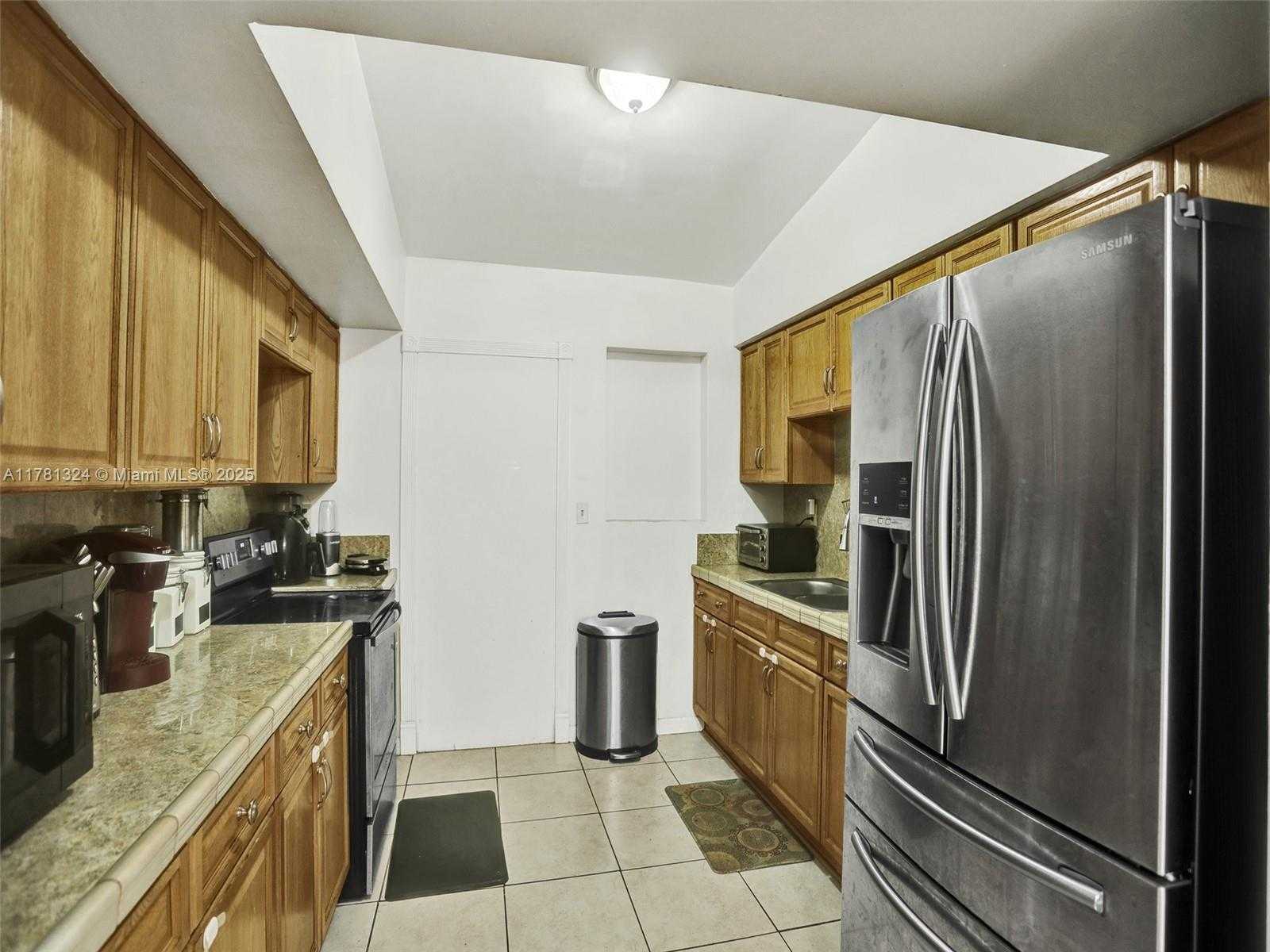 Small Image of 410 NORTH EAST 171ST TER, North Miami Beach Number 9