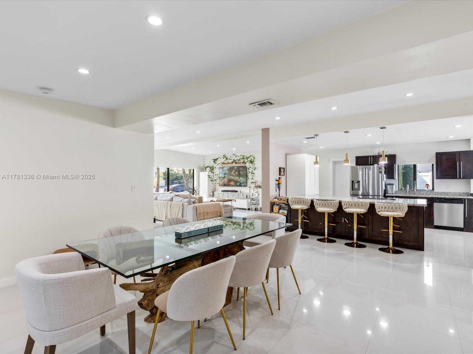 Small Image of 19461 NORTH EAST 22ND RD, North Miami Beach Number 10