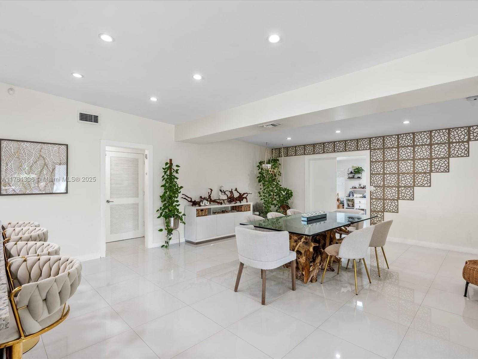 Small Image of 19461 NORTH EAST 22ND RD, North Miami Beach Number 12