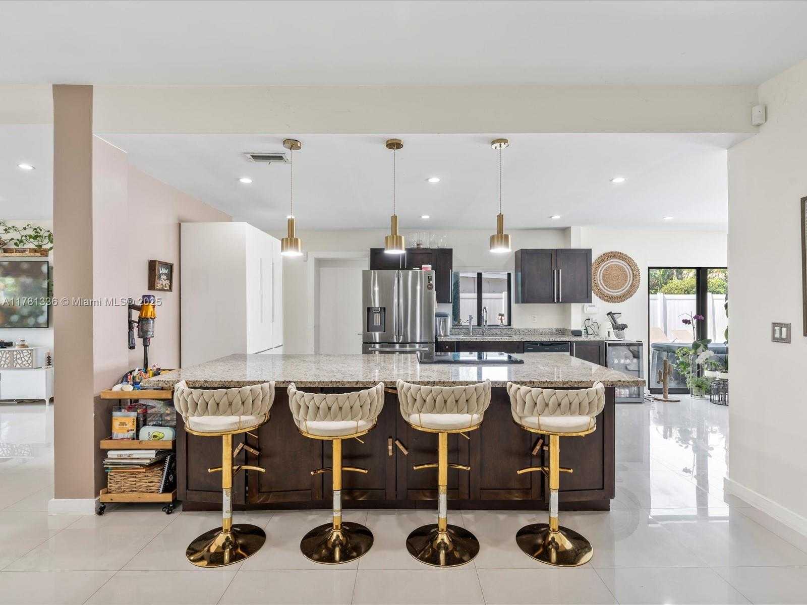 Small Image of 19461 NORTH EAST 22ND RD, North Miami Beach Number 15