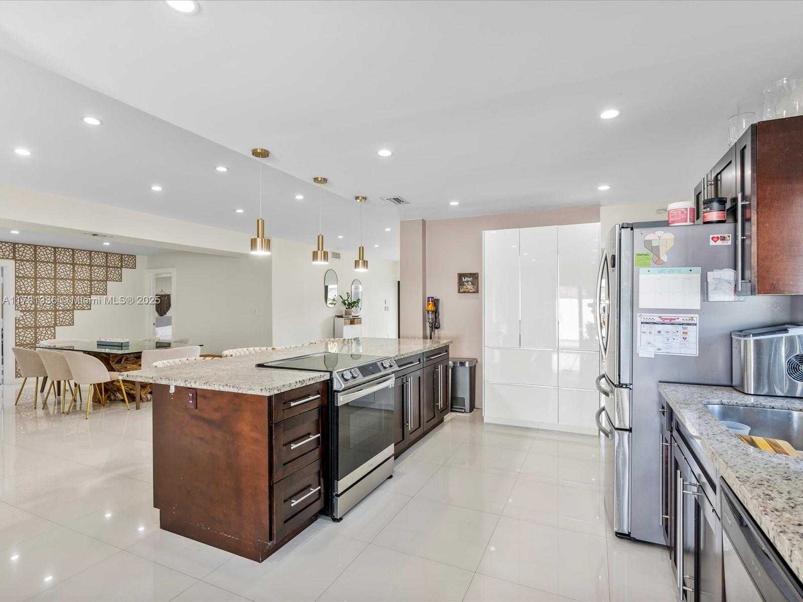 Small Image of 19461 NORTH EAST 22ND RD, North Miami Beach Number 19