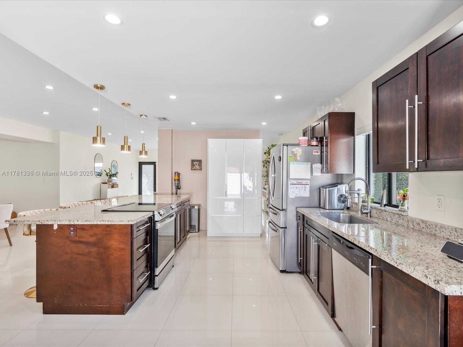 Small Image of 19461 NORTH EAST 22ND RD, North Miami Beach Number 20