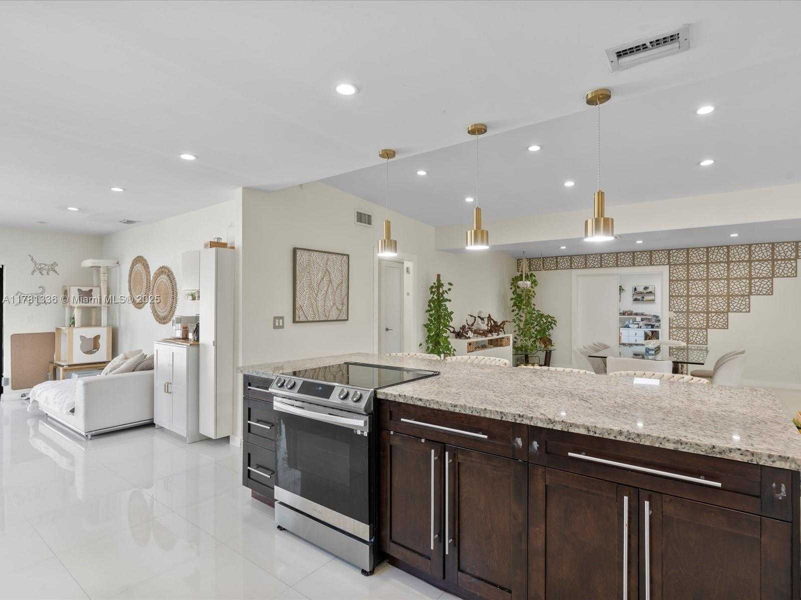 Small Image of 19461 NORTH EAST 22ND RD, North Miami Beach Number 21