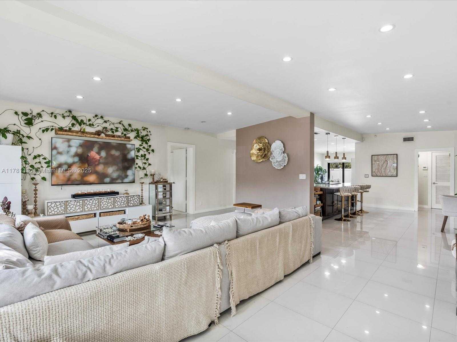 Small Image of 19461 NORTH EAST 22ND RD, North Miami Beach Number 23